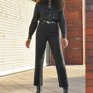 Levi’s: Black Ribcage Ankle Jeans